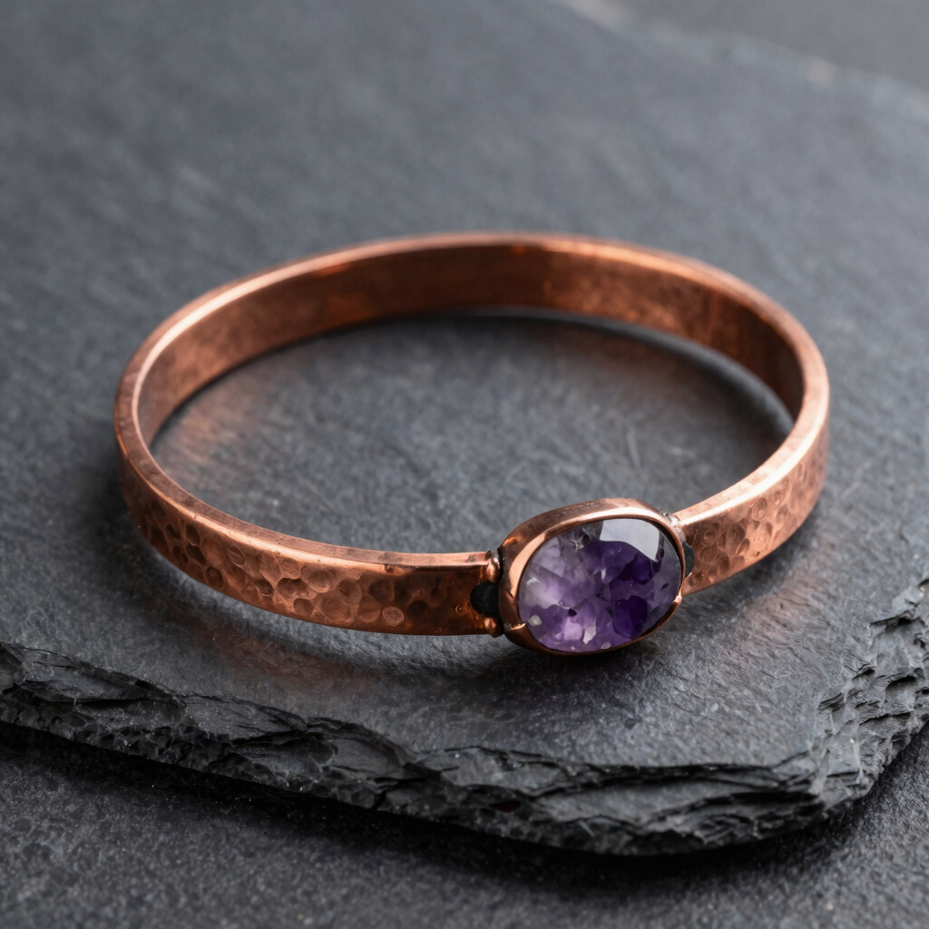Pulseira de Cobre Martelado com Ametista