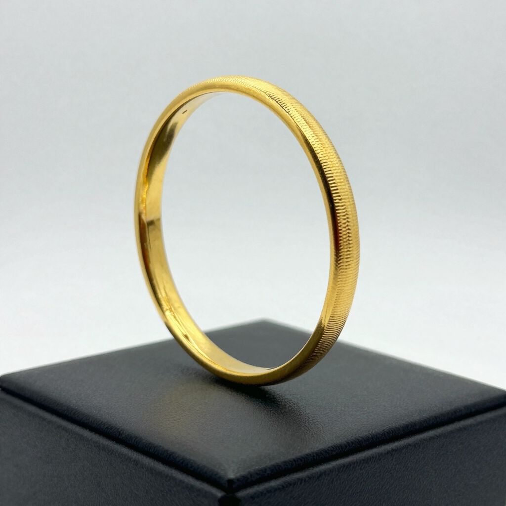 Vesta Ribbed Gold Bangle