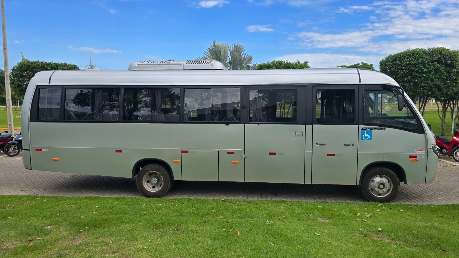 Ônibus Executivo Modelo 2