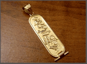 Cartouche Pendant 18K Gold - Handmade Pendant Gold <<<