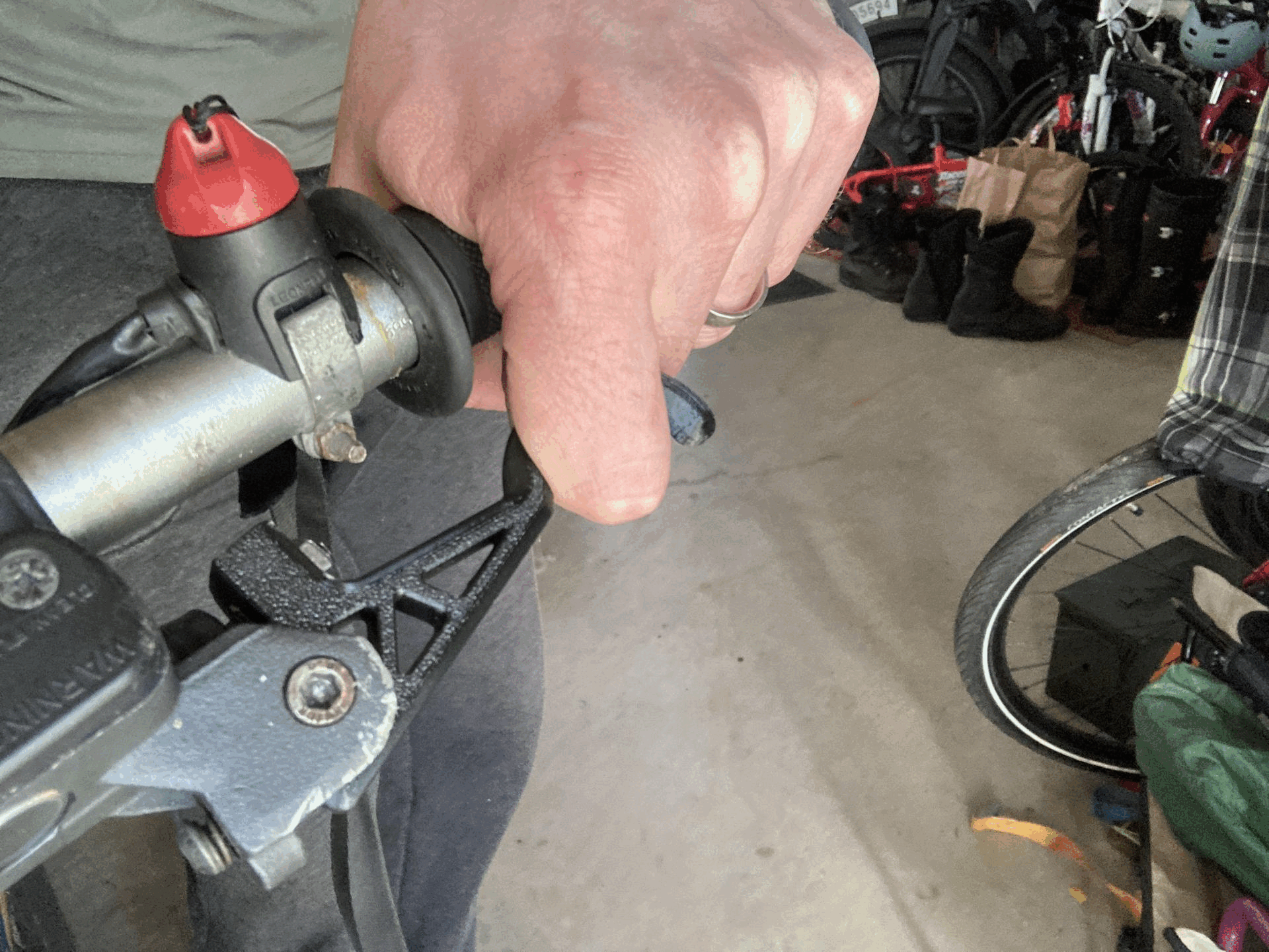 ühe sõrme heebel mootorrattale gif