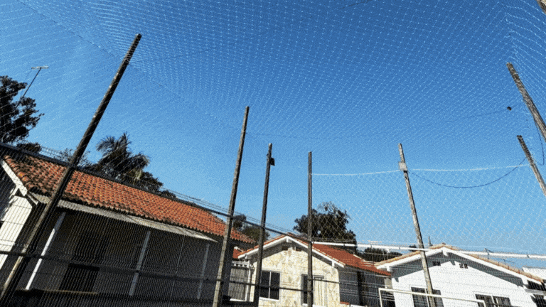 instalação de tela de proteção superior em quadra de condomínio em Curitiba