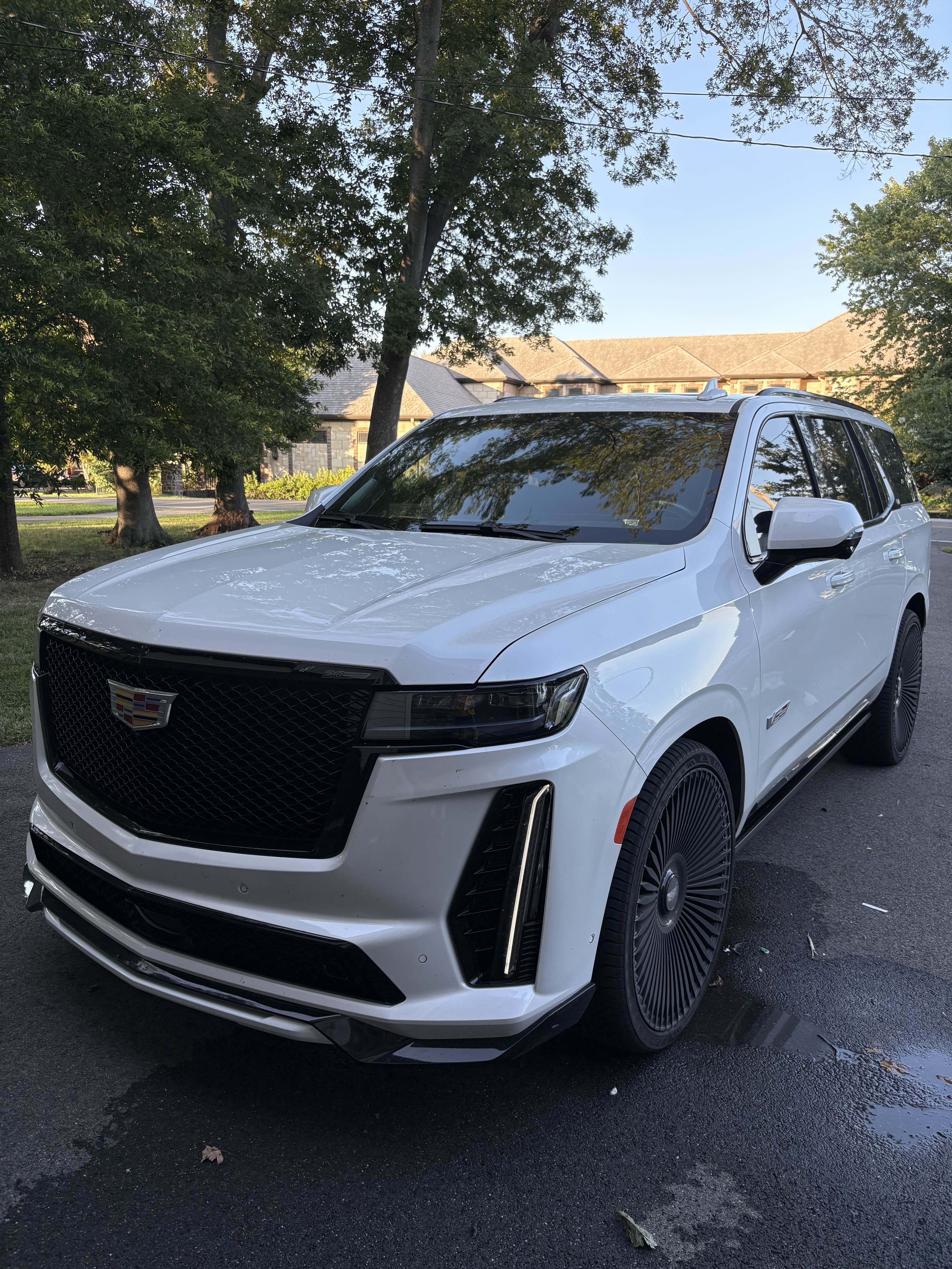 SUV exterior detail image
