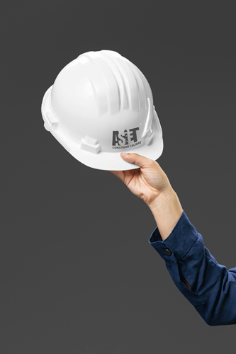 Mockup de casco de ASIET, diseño de identidad de marca para empresa de ingeniería, técnicos y electricistas.