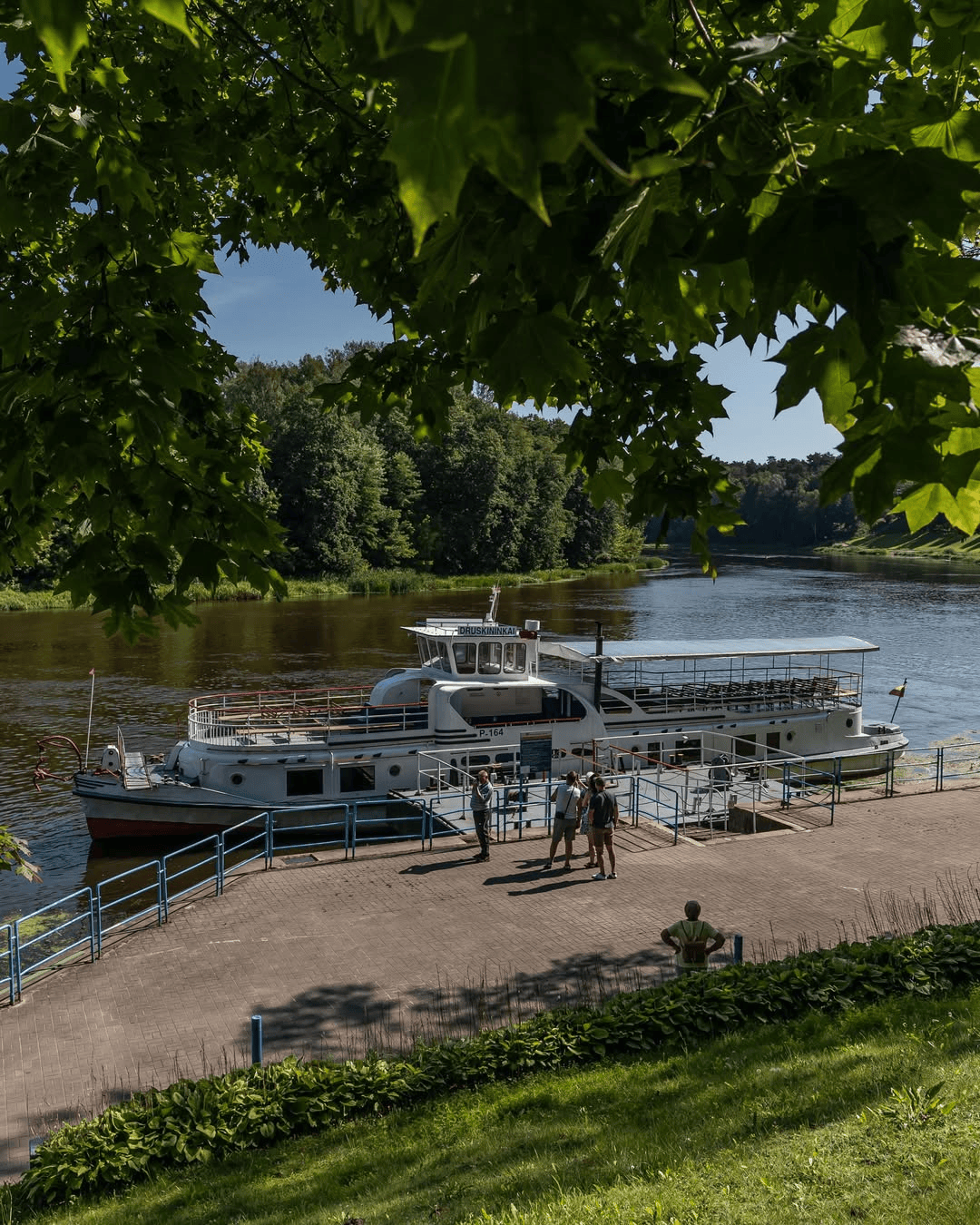 black and brown leather padded tub sofa