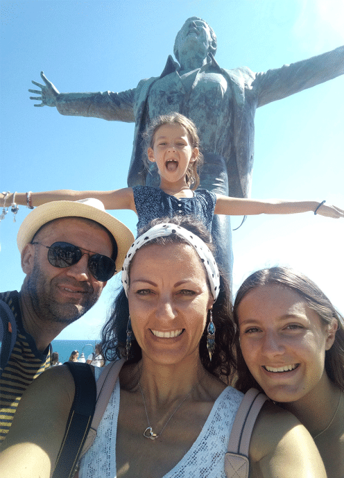 polignano a mare statua modugno