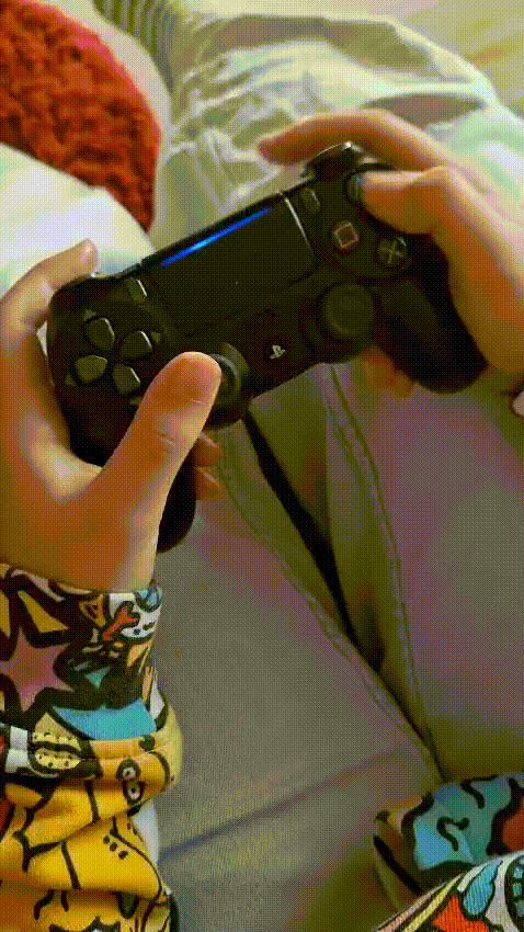 Minecraft gameplay – creative building and adventures in a blocky world