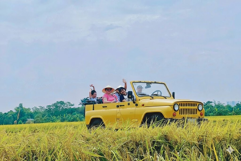 Hanoi things to do cultural jeep tour to Co Loa Citadel