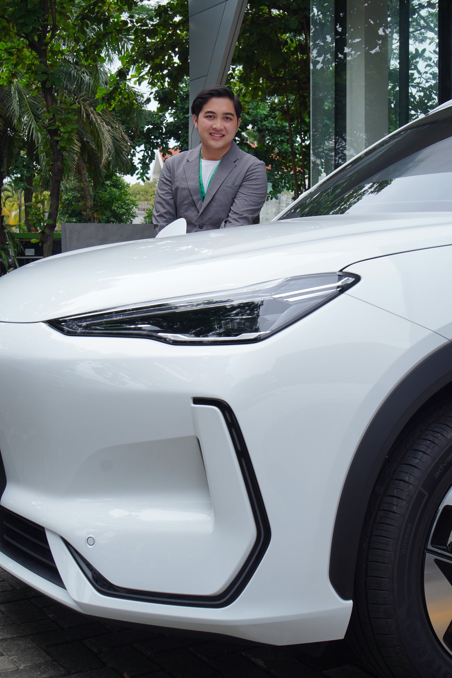 Area Display Kendaraan Listrik Geely EX5 di Showroom Premium Tangerang