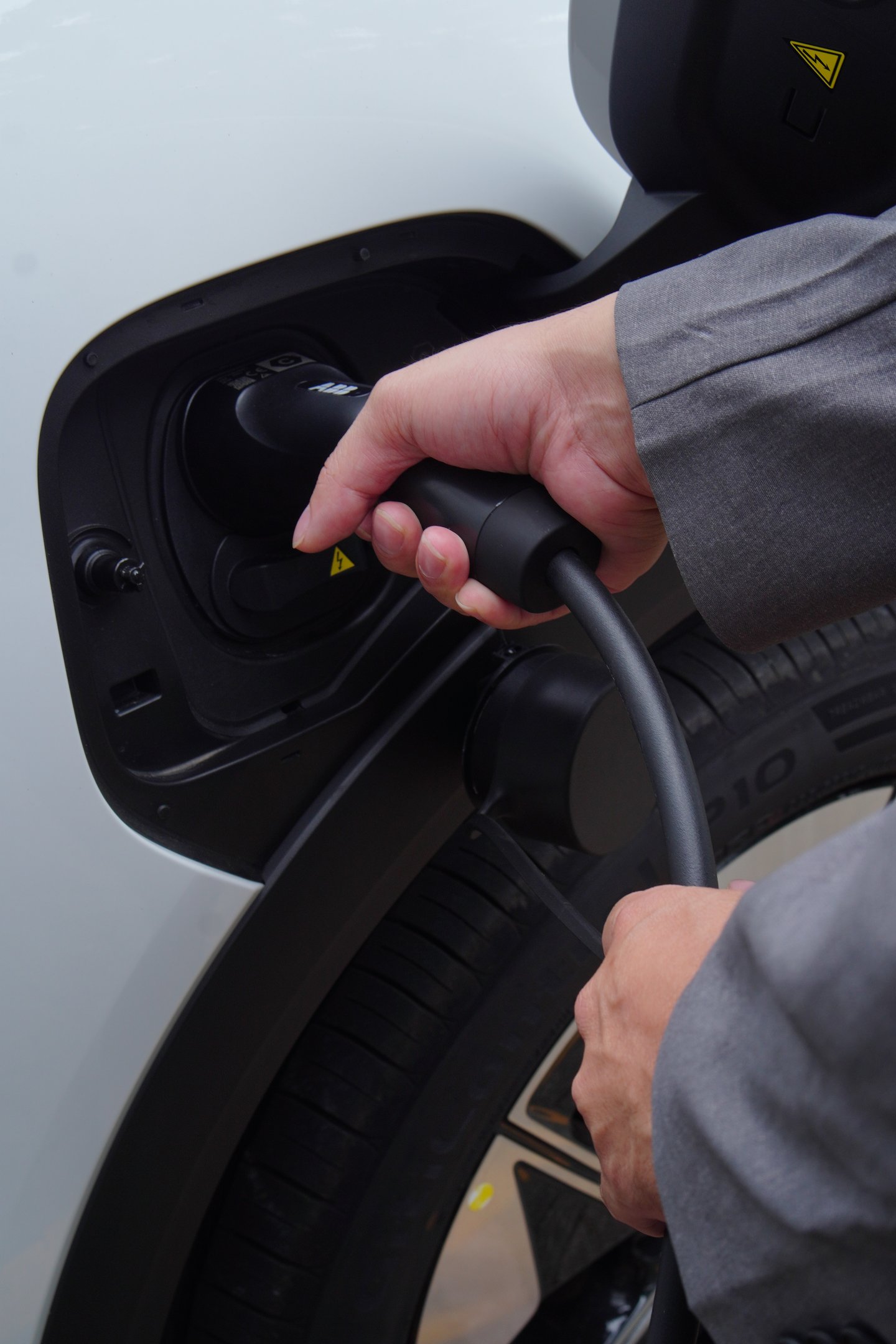 Fasilitas Lounge Mewah dan Ruang Tunggu Servis Mobil Geely BSD City