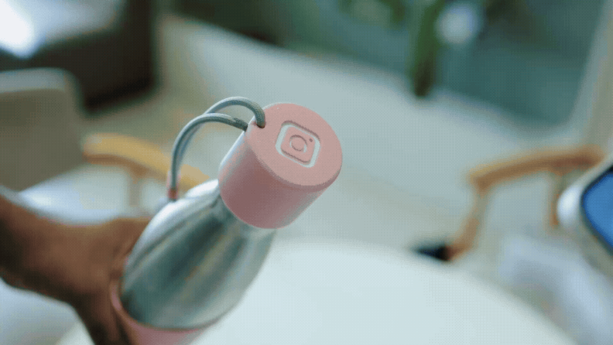 smart water bottle used to share instagram