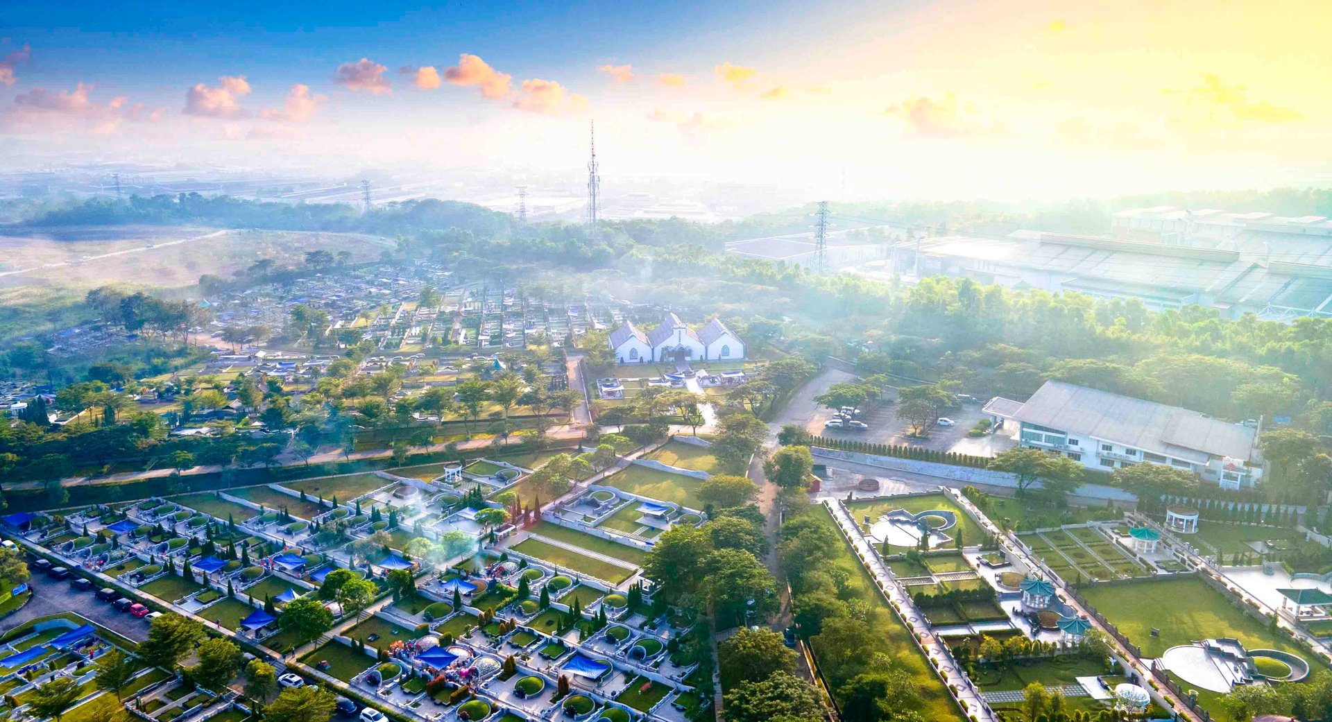 Pemandangan kawasan Lestari Memorial Park yang tertata