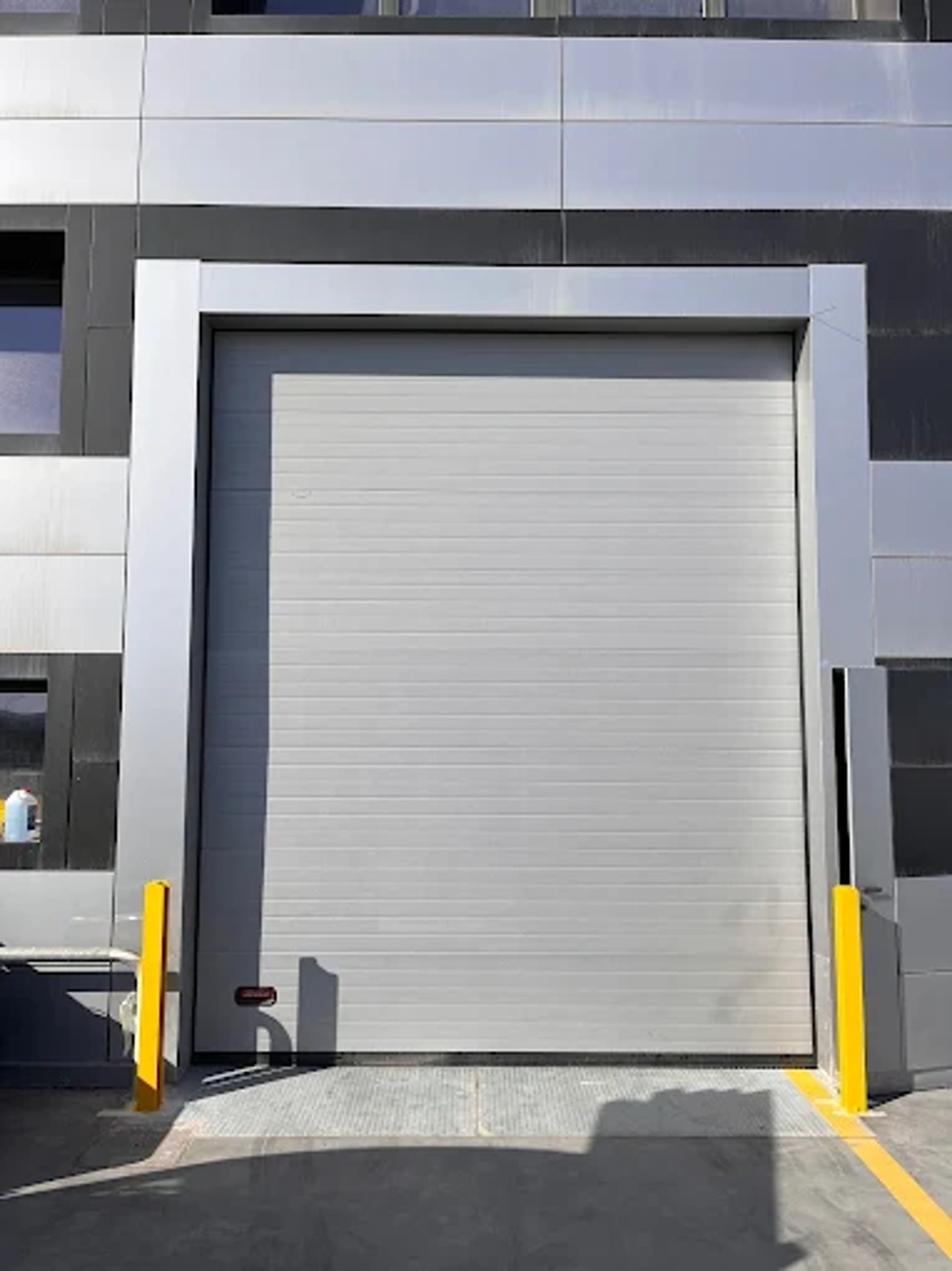 Industrial sectional door