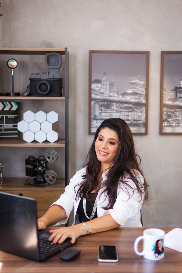 Vanessa Gomides em atendimento online