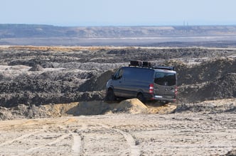 Offroad Training im Sand mit Allrad Fahrzeug in den Dünen der Sahara