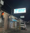 Lona luminosa para publicidad exterior, ideal para iluminación nocturna y gran visibilidad