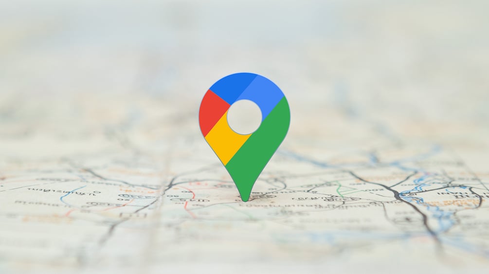 icône google maps sur une carte 