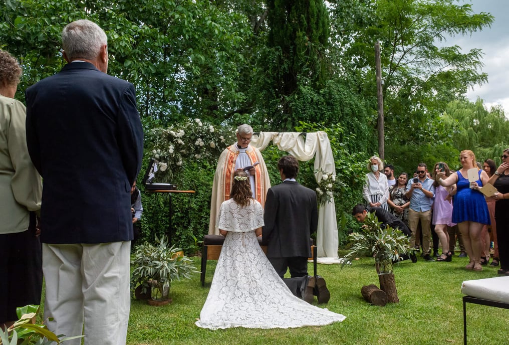 novios en el altar