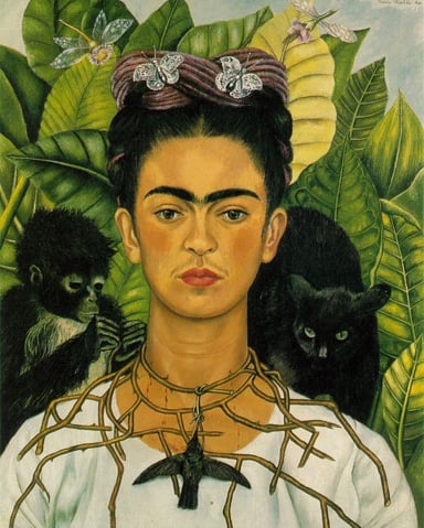 Famoso autorretrato de Frida Kahlo, com elementos que simbolizam dor física e emocional, representan