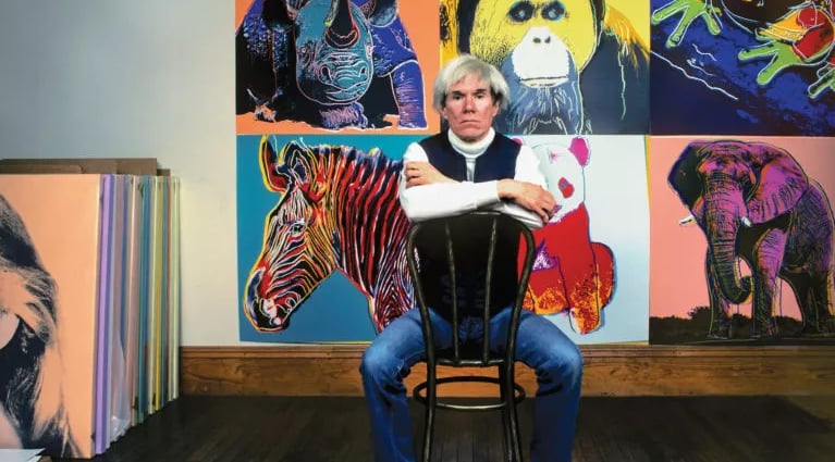 Artistas Pop como Andy Warhol, Roy Lichtenstein e Claes Oldenburg buscavam romper com a ideia tradic