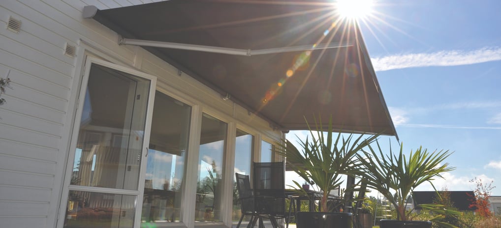 IMPONENTE TOLDO ARTICULADO SELECT STOBAG, NA CIDADE DE ARAÇATUBA SP