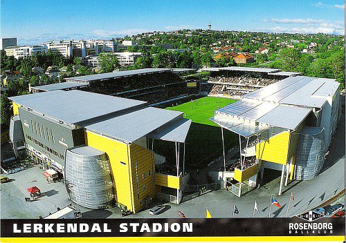 Lerkendal Stadion in Trondheim – leeres Fußballstadion mit moderner Tribünenarchitektur, Heimat von Rosenborg BK