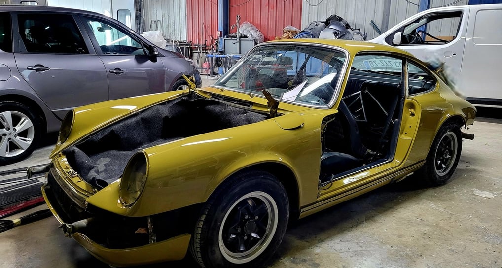 Remontage d'un Porsche 911 ayant fait l'objet d'un changement de couleur