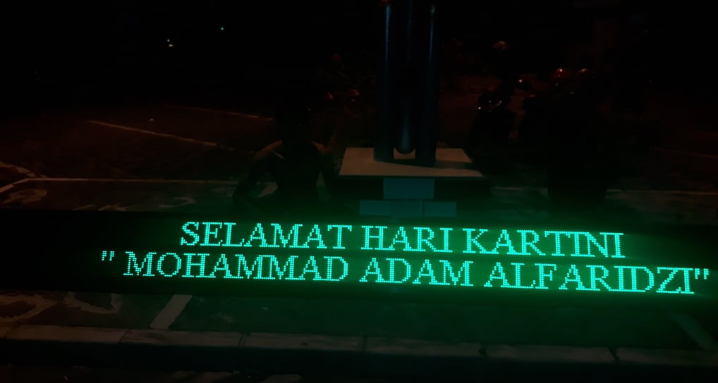 buat running teks buat display informasi
