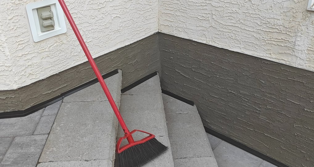 HAPPY COSTUMER WITH THE STUCCO REPAIR AND PARGING REPAIR