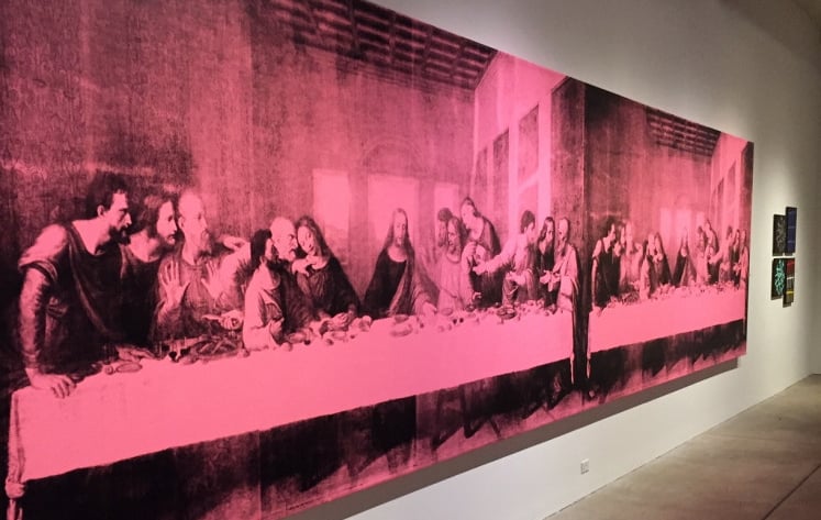 Versão rosa gigante de "A Última Ceia" de Da Vinci. The Last Supper (Pink) (Andy Warhol, 1986).