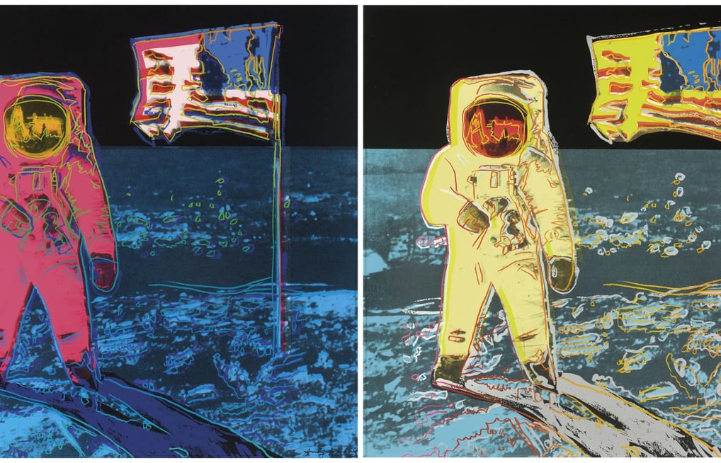 “Moonwalk” retrata o astronauta Buzz Aldrin durante a missão Apollo 11, simbolizando a conquista esp
