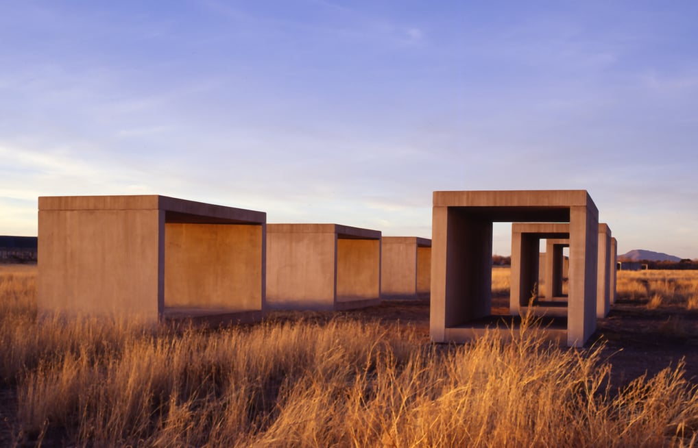 Donald Judd, com suas esculturas geométricas repetitivas, abriram caminho para a ascensão do minimal