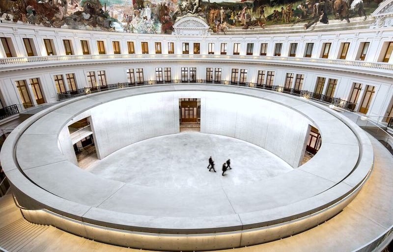 A Bourse de Commerce, no coração de Paris, é um marco histórico que une séculos de história.