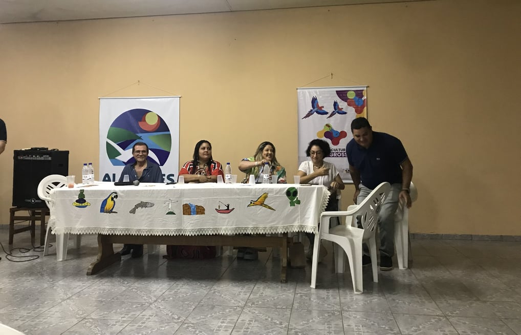 Participantes da roda de conversa sobre a PNAB em Barra do Garças com artistas e gestores culturais