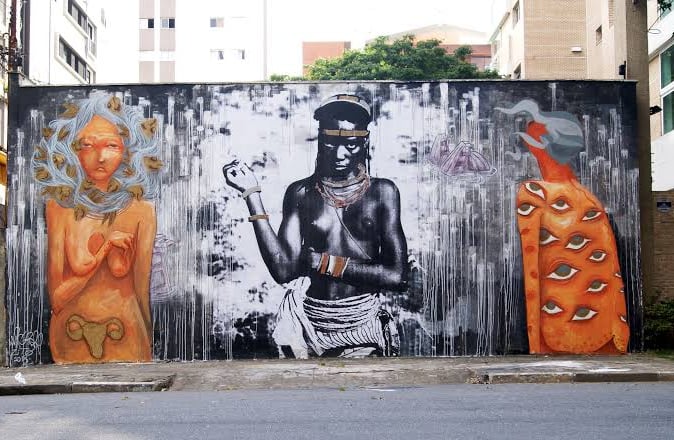 Carolyna Barbara Maciel, conhecida como Mag Magrela, é desenhista, grafiteira, pintora e escultora