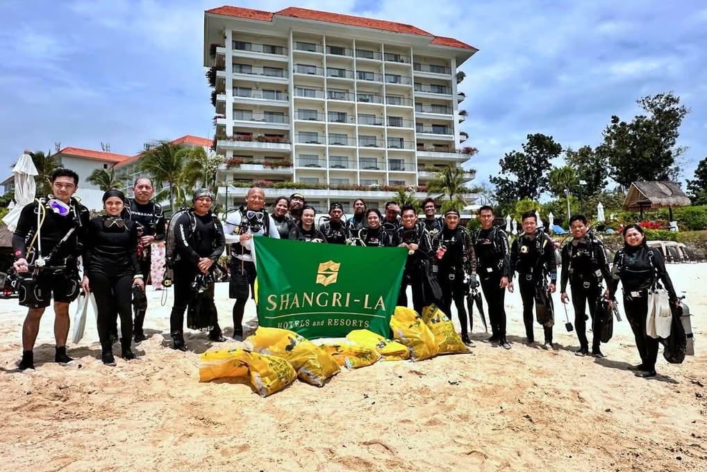 Group photo of the dive team in the beach of Shangrila that helped the clean up
