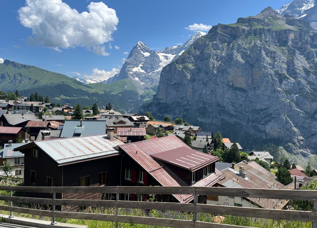 Walking into Mürren
