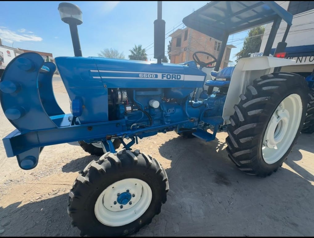 TRACTOR FORD 6600
