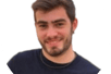 Experto en extranjería escribiendo blog sobre nueva ley de extranjería