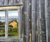 Une maison vieille de 200 ans peinte au rouge de falun, trace de pigments dans le bois et bonne conservation deu bois