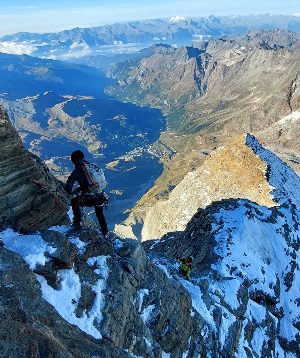Matterhorn o Cervino, icono para cualquier alpinista, montaña de Alpes de 4.478m. Foto arista Leone