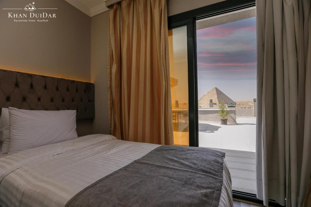 The cozy ambiance of Khan Duidar Inn enhances the overall experience for couples.
