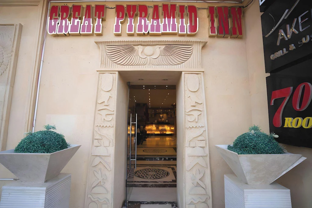 Great Pyramid Inn stands out for couples who appreciate historical surroundings.