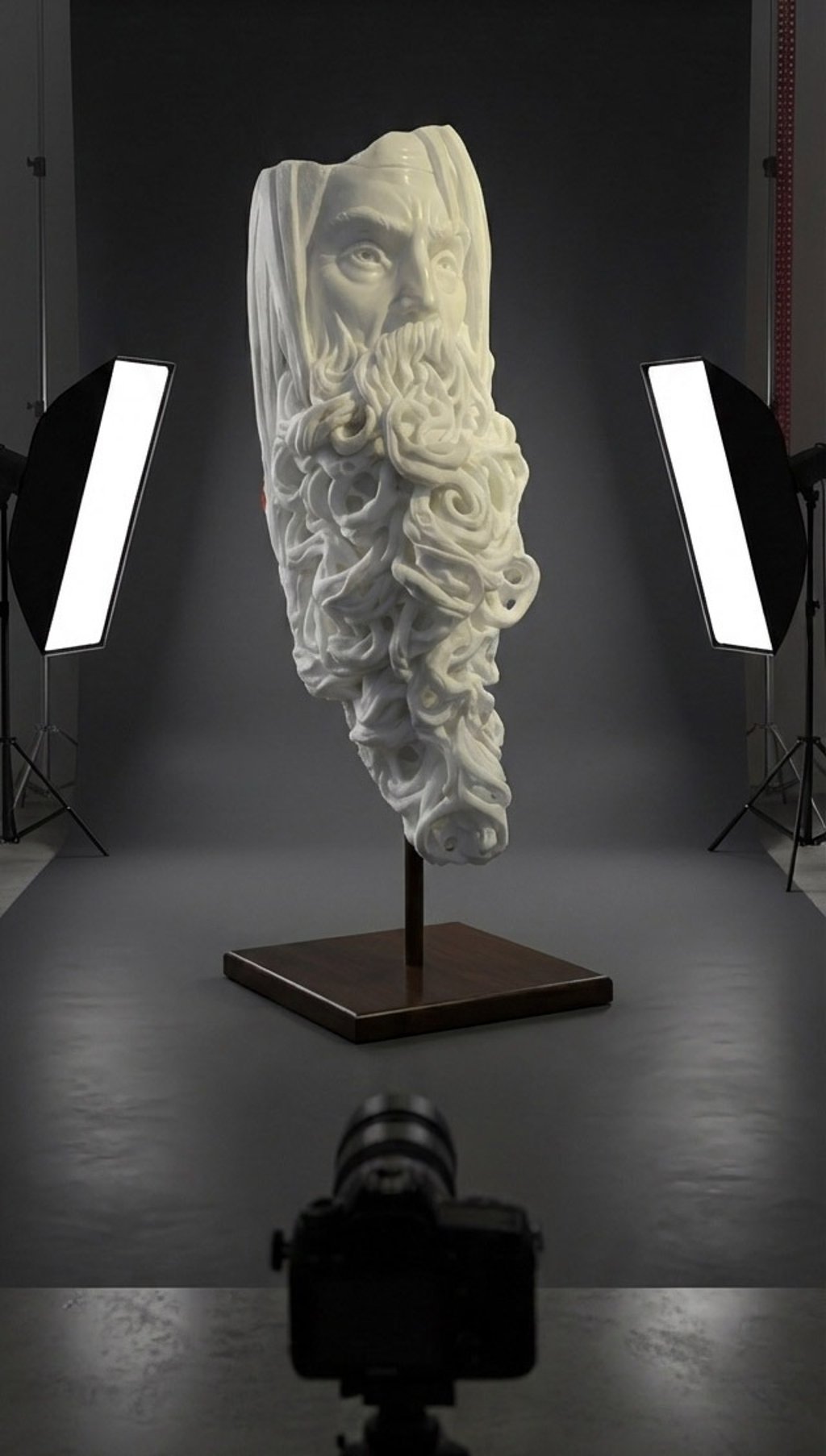 "Le temps", sculpture en marbre de Carrare par le sculpteur Herrel