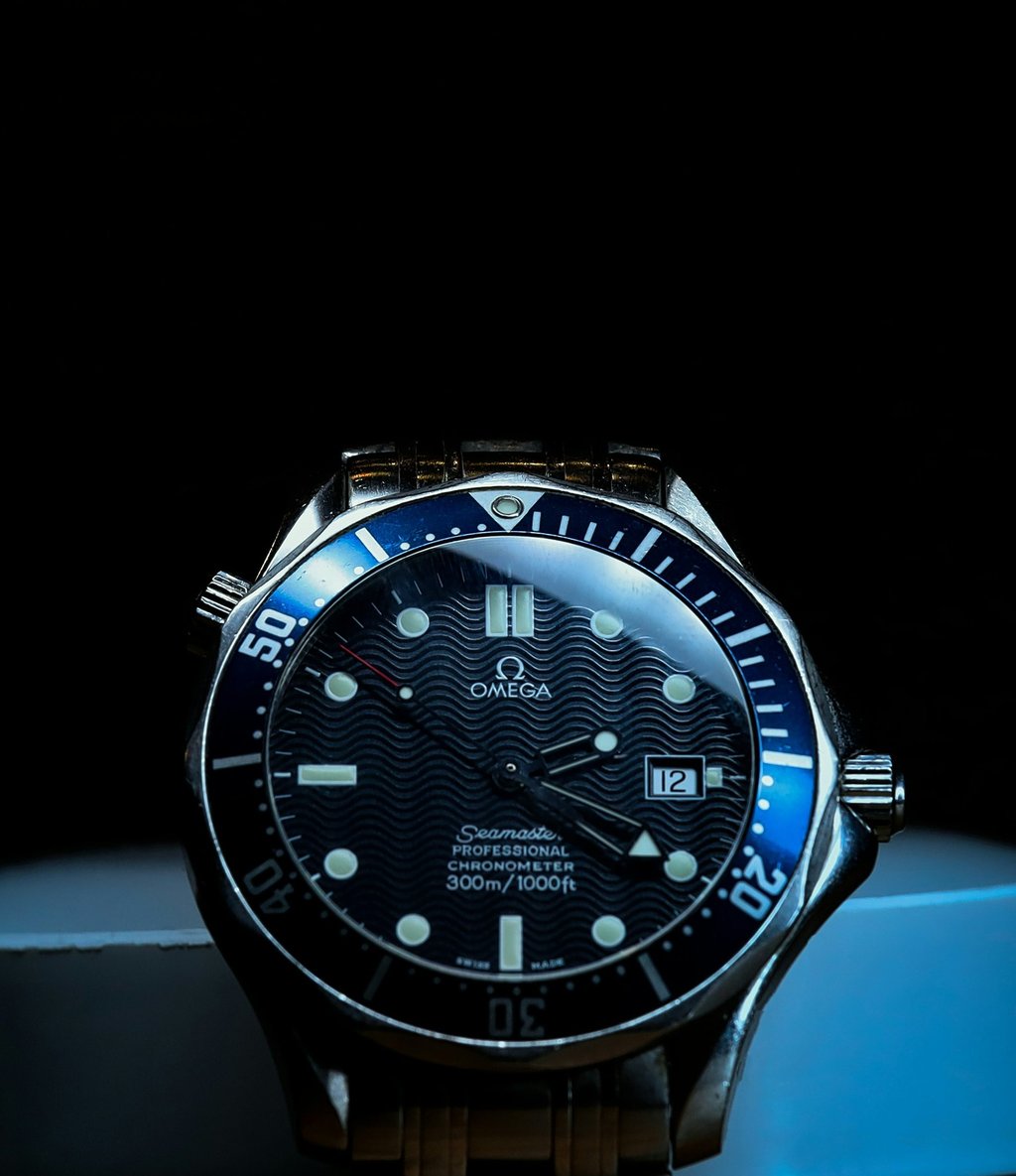 omega seamaster Photo by <a href="https://unsplash.com/@thanakorn_tantayavaraphan?utm_source=unsplas