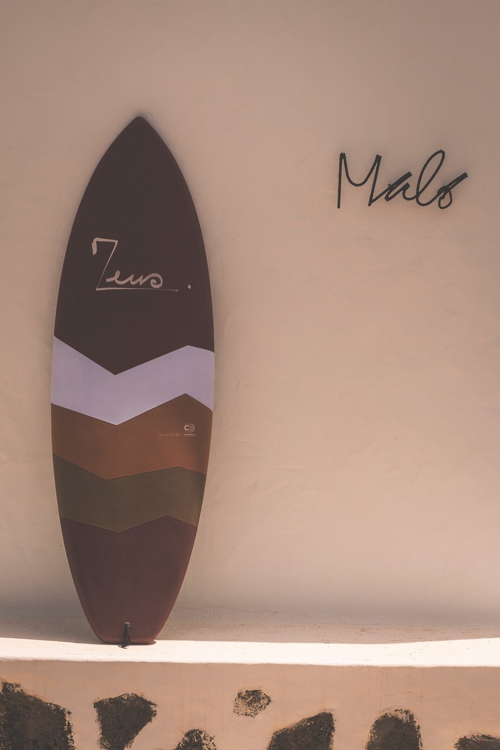 planche de surf de momo surf school 