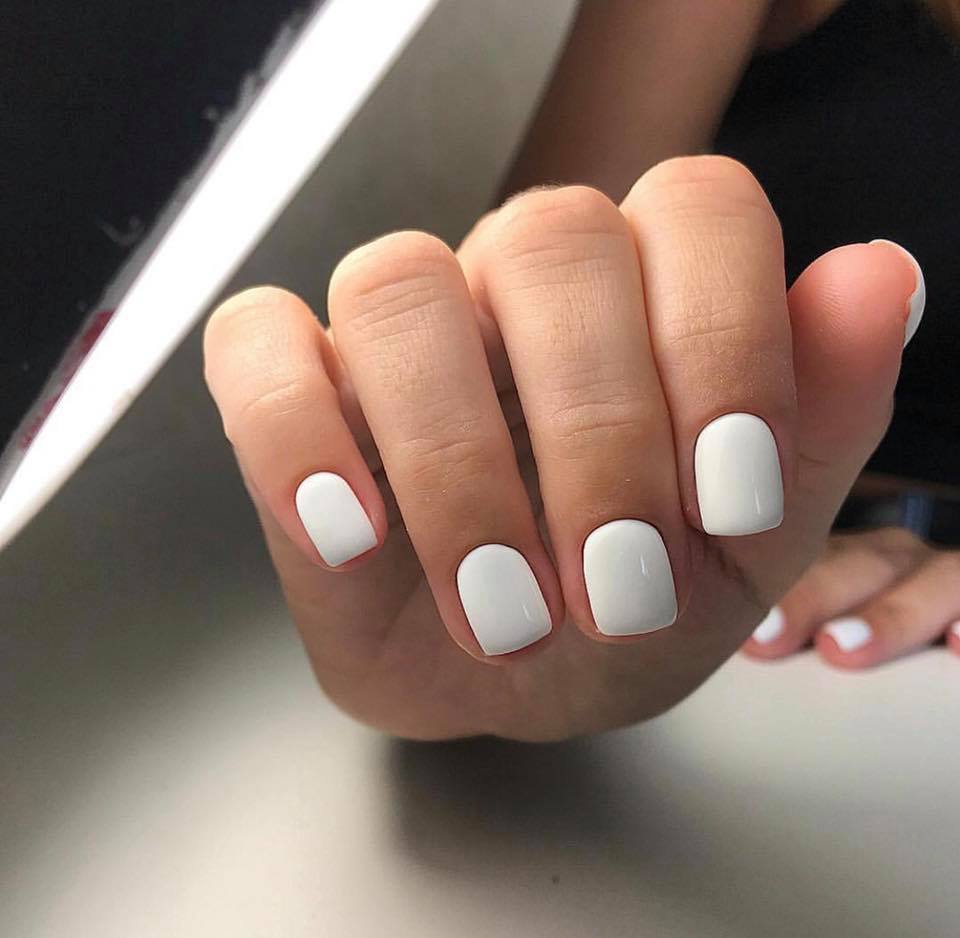 Klientes ilgalaikis aparatinis manikiūras 