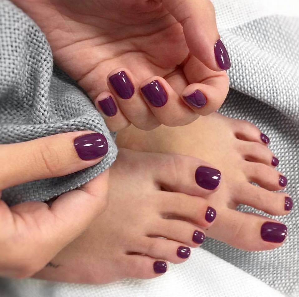 Klientei atliktas pedikiūras ir manikiūras su giliu odelių valymu