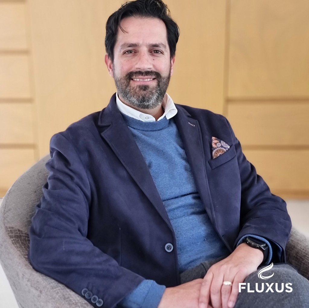 Alejandro Téllez fundador de Fluxus, asesoría personalizada en ahorro e inversiones.