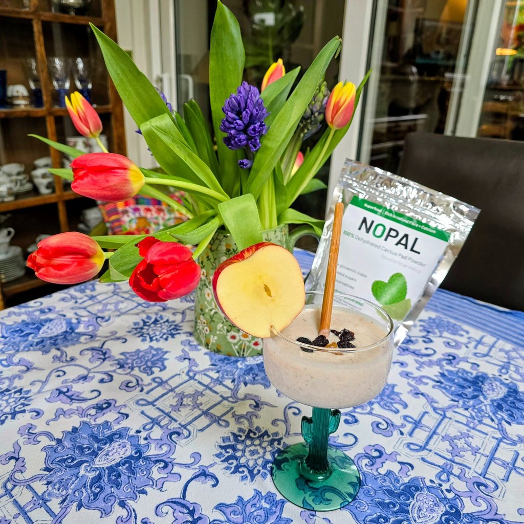 Nopal powder added to greek yogurt and banana